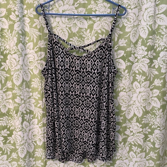 🏝️Big $9 Sale!🏝️Torrid Tank Top Duo - Black & White, and Pink - Picture 9 of 9